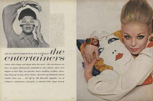 Paris: Twiggy Haute Couture | Vogue | MARCH 15, 1967